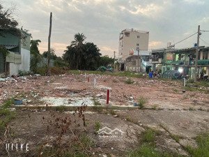 đất đường vườn lài, quận 12. dt 50m2 ( 4m x 12,5m). giá 4 tỷ 2 ( bớt lộc)