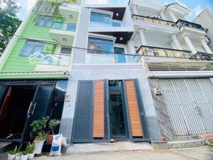 bán nhà mới 100%, nhà 3 tầng full nội thất xịn xò,ngay cao đẳng công thương phước long b