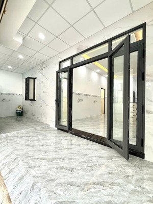 cần tiền bán nhà shr 80m đường vạn hạnh 1 giáp ranh q12