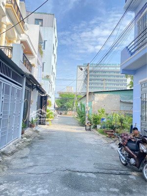 hàng hiếm ngay lê văn chí 2 tầng nhà đẹp hẻm 5m chỉ 6.6 đồng