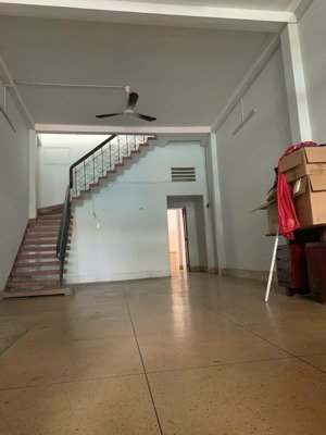 cho thuê nhà nguyên căn mặt tiền đường nguyễn thái bình phường 4 tân bình dtsd 300m2