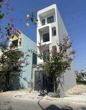 cho thuê nhà đẹp mặt phố 1 trệt 3 tầng lầu trung tâm biên hoà