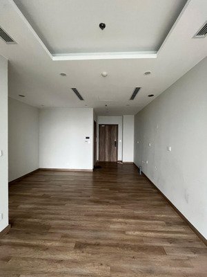 cần bán căn hộ 2pn 2wc 67m2 nguyên bản view hồ thiên nga ban công đn toà r1 onsen.hl ạ