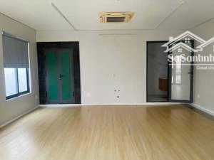 20tr, biệt thự ngay gigamall, 8mx20m, 1 trệt 1 lầu trống suốt, sân ô tô.