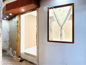 cho thuê cửa hàng 15m2 tại phố hoàng cầu, đống đa, hà nội, giá thỏa thuận