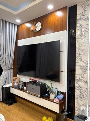 căn 2pn2vs nội thất đẹp, toà thương mại hh, hướng đông nam view hồ điều hoà - 43 phạm văn đồng