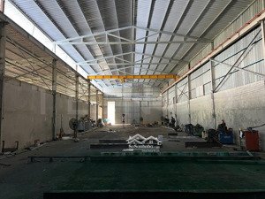 kho xưởng bãi 600m² kho xây dựng 500m² có cẩu 3 tấn và điện 3 pha, trong kdc ngân thuận