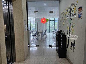 chính chủ cho thuê tầng 2 nhà mặt phố nguyễn văn huyên làm vp