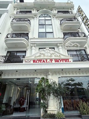 bán gấp khách sạn 7 tầng 27 pn siêu sang tại sầm sơn - thanh hóa, có bể bơi vô cực. giá chỉ 21 tỷ