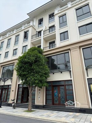 75m vịnh tây. đối diện nhà là trường học. bao quanh tiện ích. giá tốt