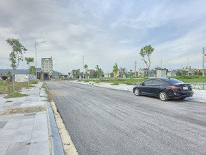 lô biệt thự 300m2 giá chỉ 3.x tỷ tại hải tiến mặt tiền 12m
đường, vỉa hè 18 m
sẵn sổ đỏ