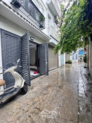 bán nhà thạch bàn 50m2, hơn 8ty-oto vào nhà, sát phố oto tránh