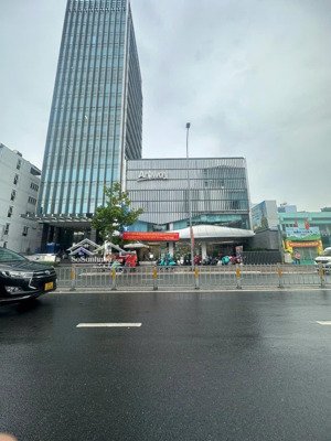 siêu vị trí, cần bán nhà mặt tiền mới đẹp đường nguyễn thị minh khai p5 quận 3. dt:7,60x33m2 195 tỷ