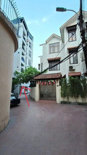 bán nhà dòng tiền phú diễn, 7 tầng thang máy, 3 mặt thoáng ,oto đỗ cửa,sổ đỏ cc,pccc,hầm để xe