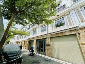 cho thuê nhà trục quốc lộ 13 gần vạn phúc có 4pn, oto vào tới nhà - tiện ở làm vp công ty