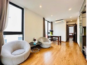 cho thuê chdv - 80m2- 11 tô ngọc vân trung tâm tây hồ - 15tr/tháng