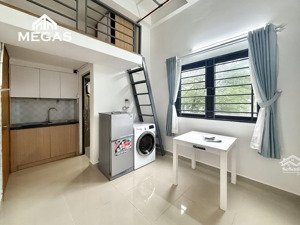 gác cửa sổ siêu thoáng có máy giặt riêng - ở 2,3 người vô tư - ngay sát tdtu,rmit,lotte
