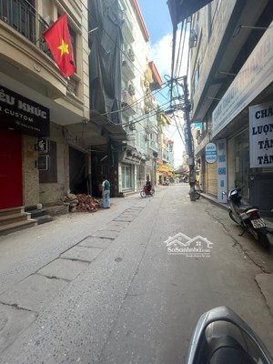 chính chủ bán mảnh đất 82,5m- mt: 5m- 5 tạ đỗ cửa - 40 ra mặt phố- giá 14,4 tỷ. có thương lượng