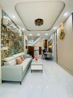 nhà đẹp chỉ việc xách vali ở - 2 tầng - 2 phòng ngủ - hẻm xe hơi