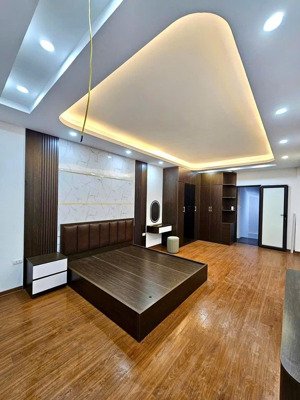 siêu phẩm lạc long quân, gần hồ tây 45m2 x 5 tầng, mặt tiền 3.8m giá nhỉnh 9 tỷ(cầu giấy - xuân la)