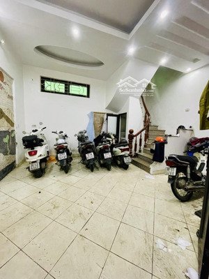 bán nhà cầu giấy, 31m2, 8.2 tỷ, chủ gửi bán gấp, cần tiền về quê - giá thương lượng sâu.