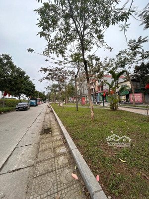 mảnh đất hiếm, đẹp còn sót lại tại giang biên, ngõ thông ô tô vào đất chỉ 3.3 tỷ