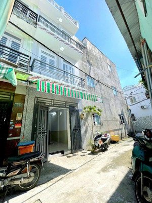 nhà 3 lầu ở ht45, 3 phòng ngủ, 3 toilet, 1.998tỷ full thổ cư, chung 6 căn mua bán riêng, sở hữu