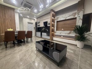 12.6 tỷ sở hữu ngay nhà ngọc lâm 8 tầng ,thang máy ,gara ô tô ,nội thất full ở ngay