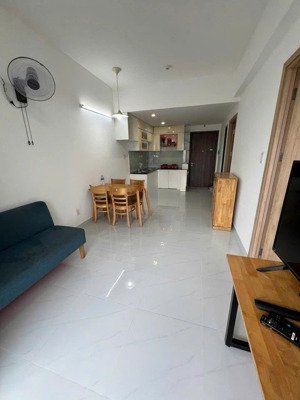 chính chủ cần bán gấp căn hộ thủ thiêm garden, 62m2 2pn - 2wc nội thất dính tường, đã có sổ hồng