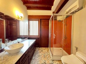 chỉ 150tr/m một căn duy nhất villa sân vườn - hồ bơi tại thảo điền - 13x26m nhà 3 tầng full gỗ xịn