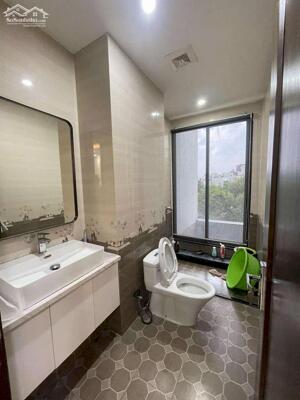 Bán nhà Lạc Long Quân 35m2 nhà đẹp ôtô đỗ sát nhà 11.5 tỷ