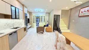 bán nhà thượng thanh: 52m, 5tầng, 7,5 tỷ:: dân xây, sát phố , nội thất full xịn sò, gần chợ, truong