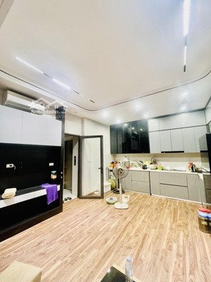 ngay cầu vĩnh tuy 38m 6tầng thang máy ô tô chỉ hơn 8 tỷ