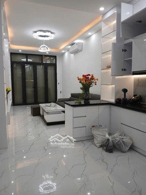 phố_huy_du , nhà đẹp ở ngay 40m x 6t sát phố ,ngõ thông - 10,98 tỷ.