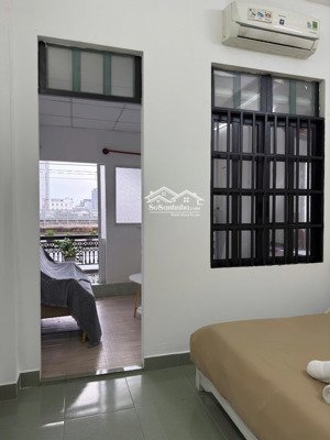 căn hộ 1pn full nội thất- ban công gần ngay ngã tư hàng xanh