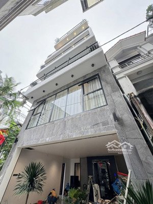 ngọc thuỵ- sát trường việt pháp- lô góc 7 tầng thang máy- oto vào nhà- full nội thất- sđcc