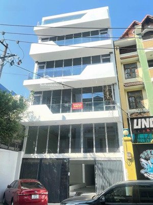 siêu phẩm building mặt tiền ngay quận 1. dt 8.5x30m, hầm 6 tầng, hđt 250tr/th, giá siêu tốt 77 tỷ