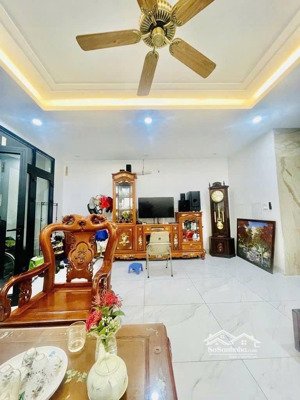 phú thượng - nhà đẹp dân xây. ngõ ô tô thông . sổ đỏ hoa hậu.