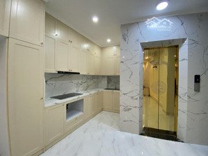 bán nhà khu hai bà trưng, 80m, 5 tầng thang máy, mt 5,3m, 18 tỷ, gara, gần phố, nhà đẹp ở luôn