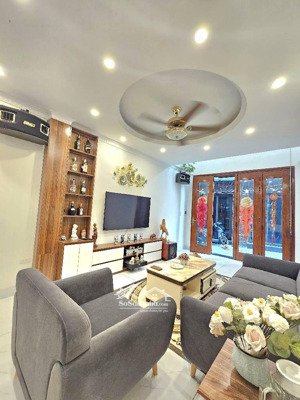 bán nhà tại đường bồ đề long biên dt 35 m2 x 5 tầng 8.95 tỷ. tiện ích bạt ngàn. gần ô tô