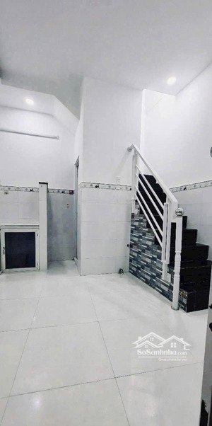 tôi bán nhà 32 m2 sd, 1 trệt 1 lầu đúc, giấy tờ hợp lệ, gần hxh, tuyệt đẹp, quận 7. giá: 750 triệu