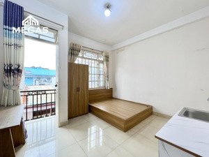 cho thuê phòng studio ban công giá tốt , 29m2 - ngay trường sa , hoàng sa , gần kỳ đồng