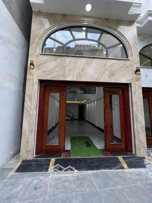 tôn đức thắng-oto đỗ cửa-thang máy 7 tầng -2 nhà ra mặt phố