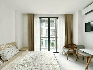 căn studio/tách bếp/ ban công ngay etown cộng hoà_nhà ga t3_vòng xoay lăng cha cả_khu k300