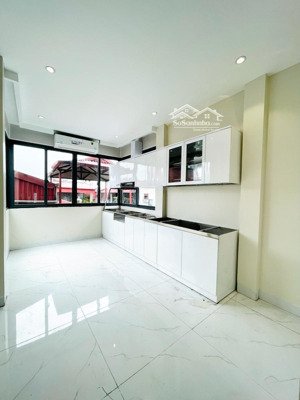 độc nhất đống đa. tôn đức thắng 6 tầng thang máy chỉ 11 tỷ