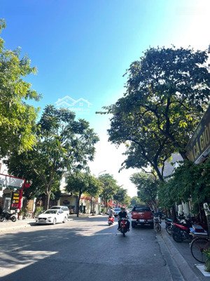 đât kẻ tạnh giang biên, đường 8m vỉa hè hai bên, cạnh chợ, kinh doanh sầm uất, 90m2, mt 4,5m, 16 tỷ