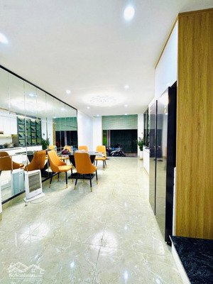 hàng hiếm hồ ba mẫu nhà 7 tầng thang máy full nội thất vị trí đắc địa trung tâm đống đa