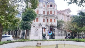 bán 2 biệt thự d3 vườn đào, lạc long quân, tây hồ 289m & 240m, giá 500tr/m , vị trí gần lotte mall