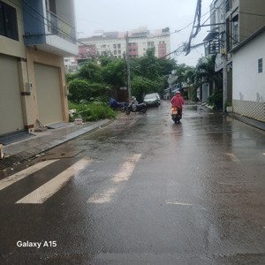 7 tỷ 500 thương lượng, nhà mới 4 tầng, đường 6 mét thông, diện tích : ngan 4 mét -- dài 13mét