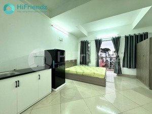 cho thuê ch ban công 35m2 full nội thất, thang máy, mới 100%, gần đại học ueh q10